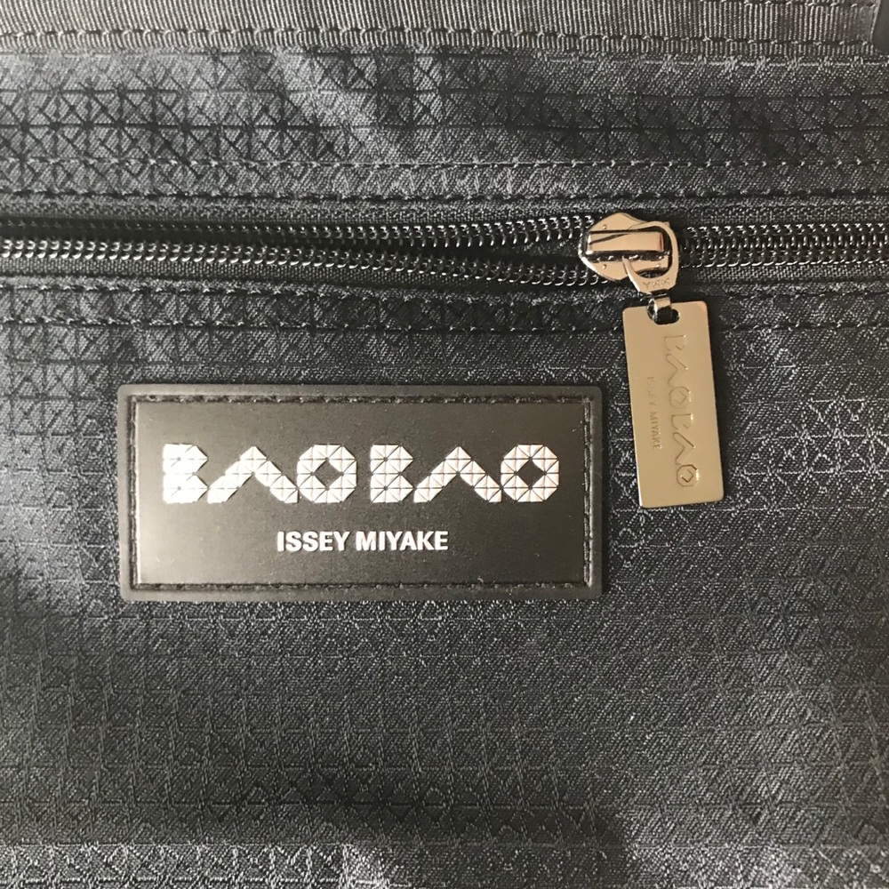 Authentic! Pre-loved ISSEY MIYAKE BAO BAO 6x6 - Picture 5 of 7